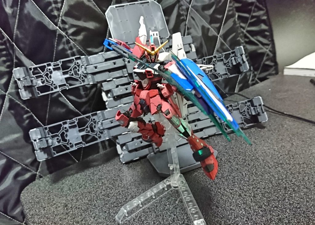 高機動型の接近戦メインの機体です
ジャスティスが素体なので機体性能はかなり良くGNドライブが動力源なのでエネルギー切れの心配はなくジャスティスのファトゥムが無くなってからの兵装減少も心配無くなる