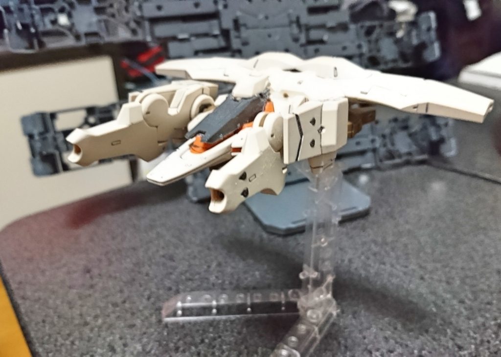 腕は動ける用にしたままなので方向が変えれるのと腕を展開してジェネレータ直結みたいにしてアークエンジェルのゴットフリートからローエングリーンみたいなイメージです