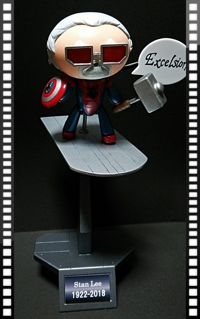 台座もセットです。乗っているのはシルバーサーファーのホバーボードです。