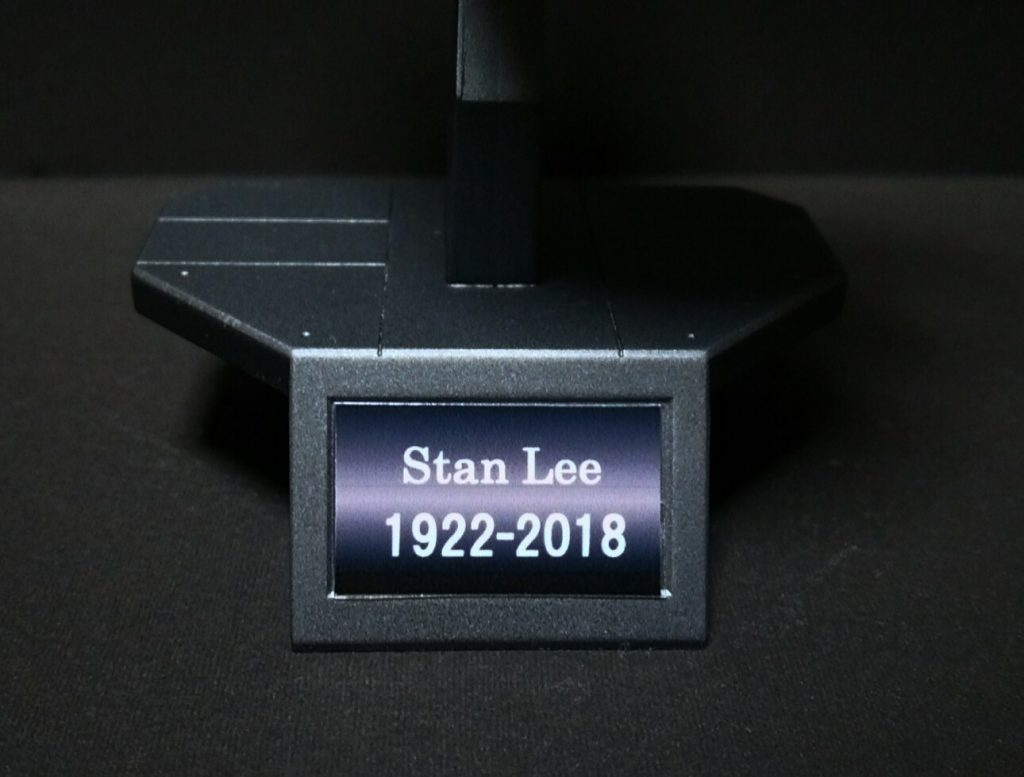 台座には名前と彼の生没年が刻まれています…( ；∀；)悲しい…