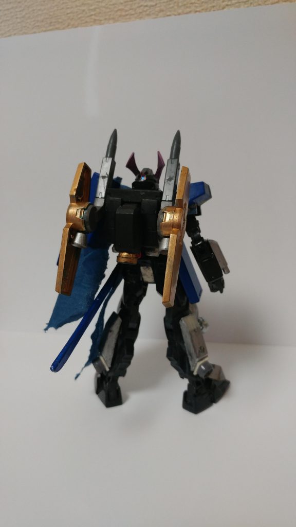 バックショット。バックパックはバーニアまみれになっております。