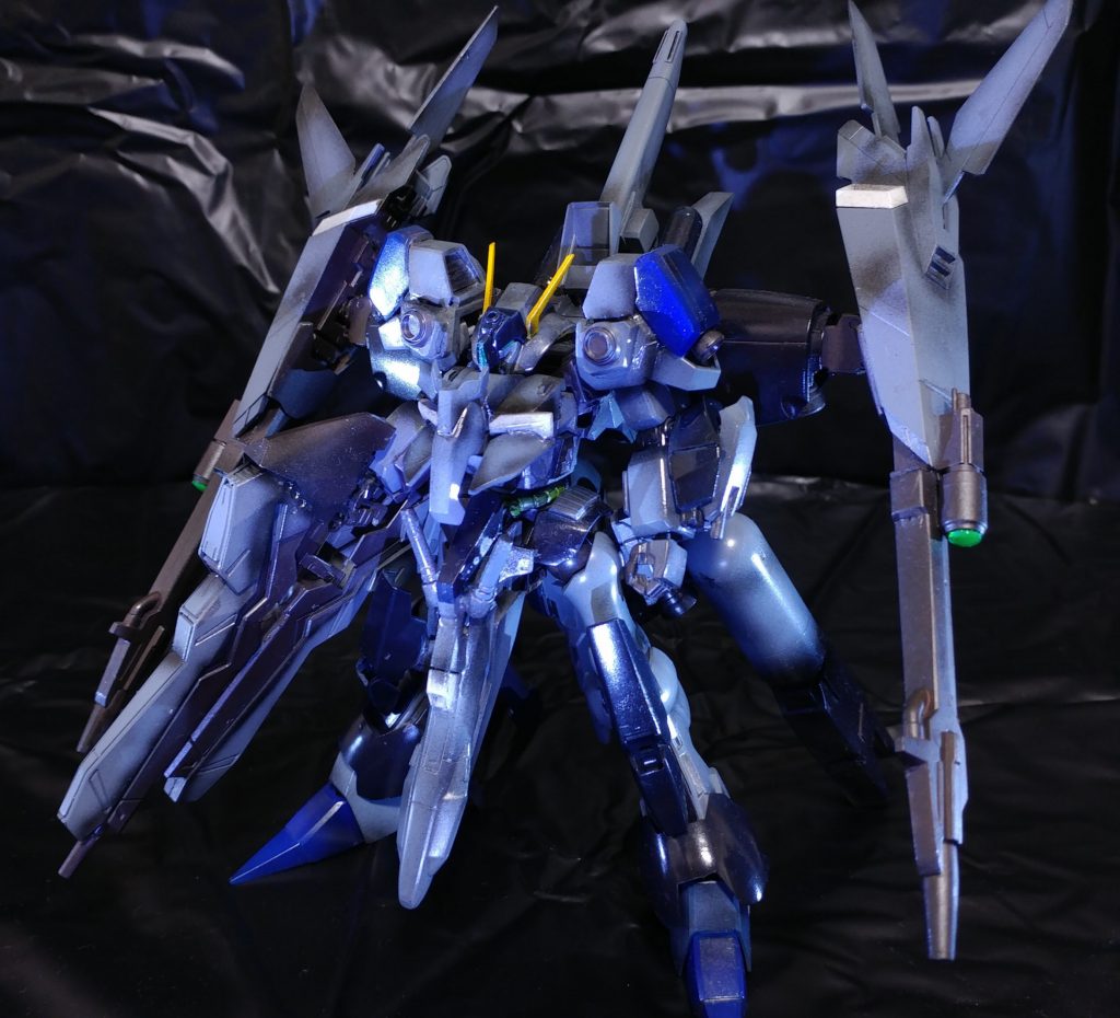 前
三次元空間戦闘能力を活かしつつ、
強力な火器と各所に設けられたプロペラントタンクにより、火力と継続戦闘能力が向上。