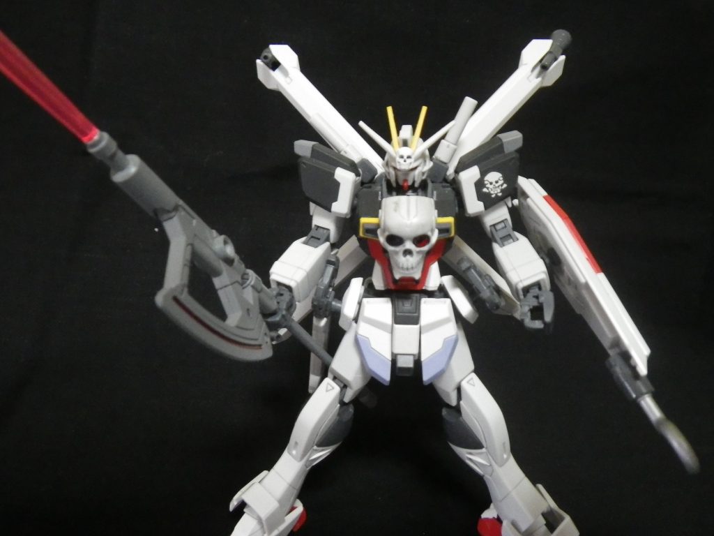 「フェダーインライフル・ハルバート」ハルバートモード。
実体刃の斧の他、ビームサーベルを組み込んでハルバートにしました。