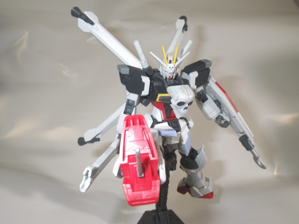 レイザー対装甲ナイフ改(キック)。
これがしたくて、足をクロスボーン魔王から取りました。
おかげで、接地面が少なくなりましたが・・・
(こちらも以前掲載していた写真です)