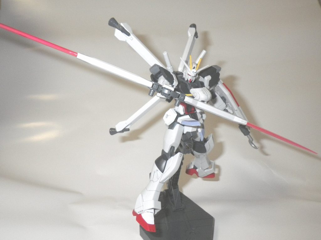 「クロスボーンガン&ソード」
SEEDシリーズならモーションとしてこのポーズかなと思ってのポージングです。
(こちらは以前掲載していた写真です)