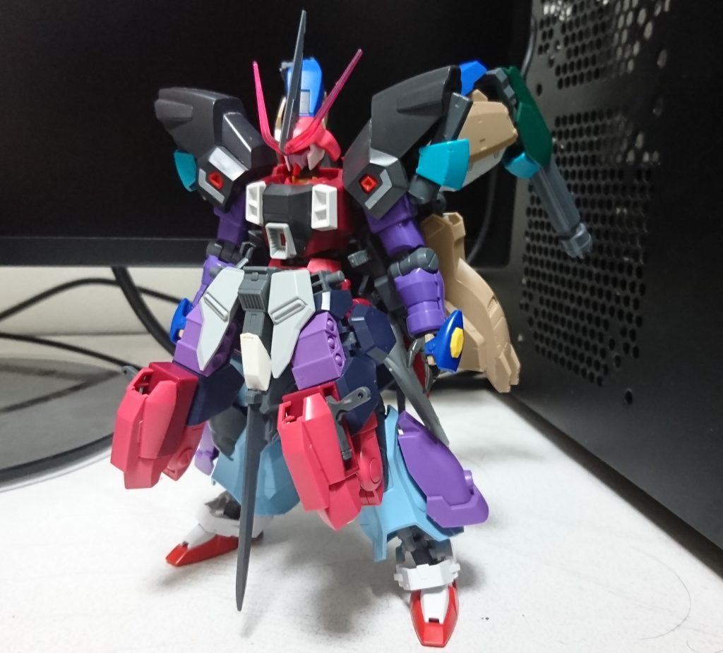 塗装前の姿
実はフロントアーマーにさらに隠し腕をつける予定もありましたが、今回採用を見送りました