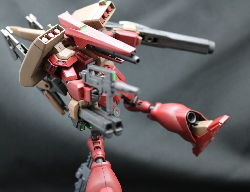 逆関節脚ということで、高いジャンプ性能を生かした空中での射撃戦を得意とする。.........と思う