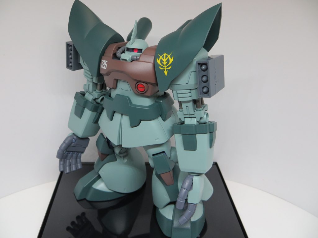 ザク、ドム、ジオングがほぼ無改造でくっつきます。