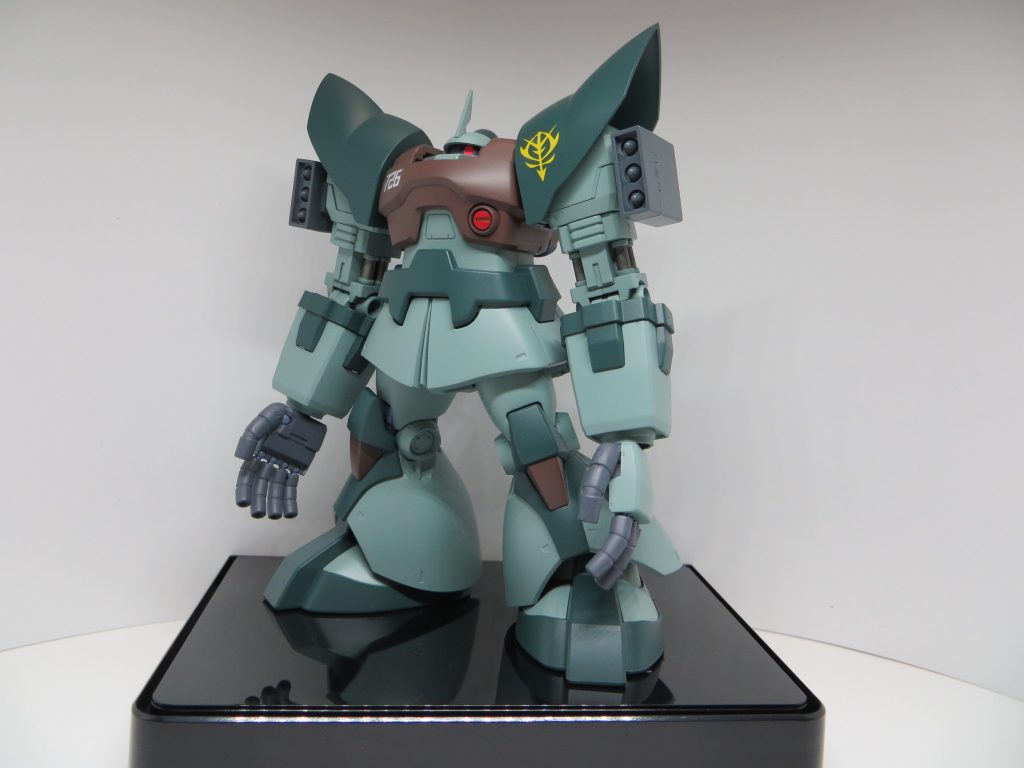 あおり気味に。