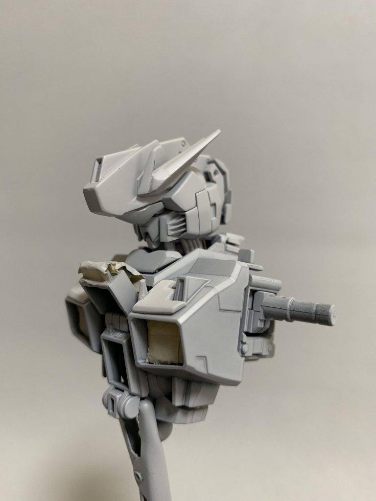 頭部サフチェック時 まだ全体のバランスが見えてないので迷いがありますね