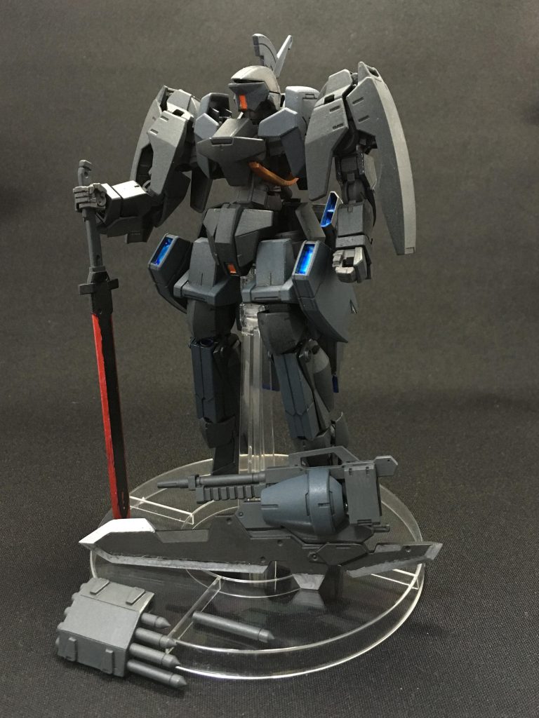 スタティックディスプレー。主武装はグレイズライフルとバスターソードの複合武装、サブアームとしてレアアロイ製のバトルブレード、左腕にシールド兼、4つのパイル射出可能なスモールシールドを装備。基本としてトルーパー形態での高速移動時にスピードを殺さずに攻撃できる武装を試験装備している。