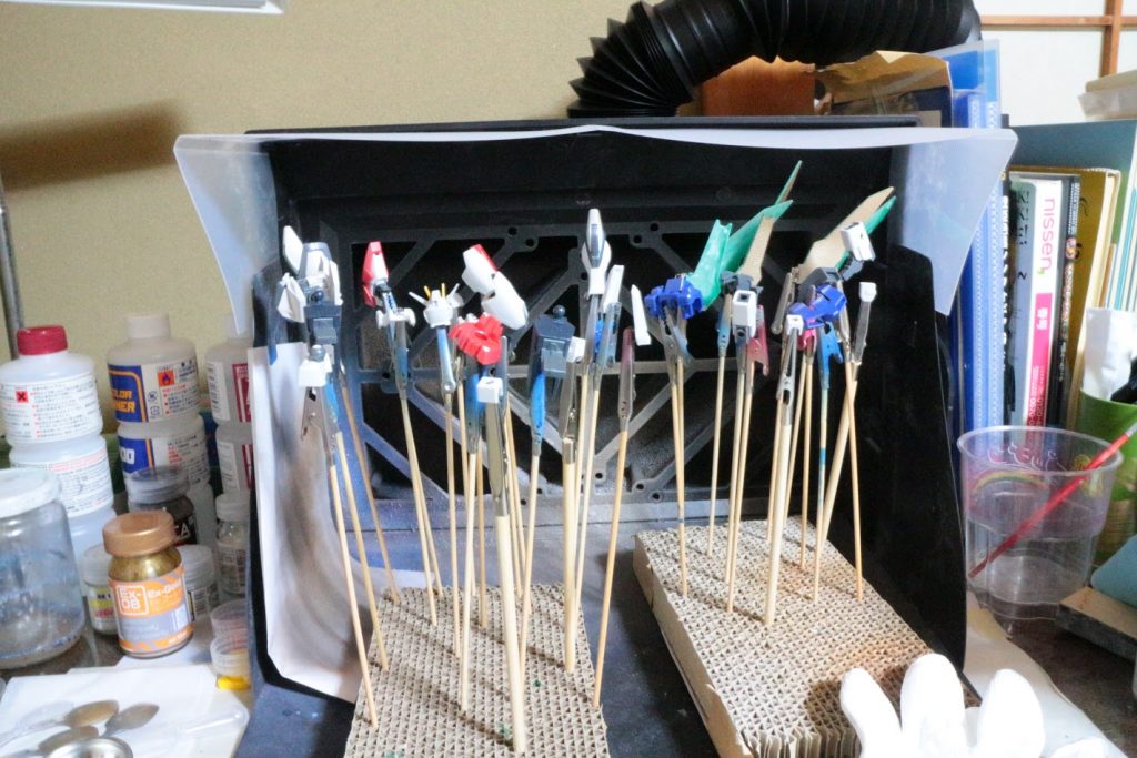 とりあえず最後に塗装中のものをドン！

マスキングテープで貼ればよかったのに、何を血迷ったかマスキングゾルでリフレクター背面をマスキング。
お陰で剥がすのがめっちゃ苦労した。