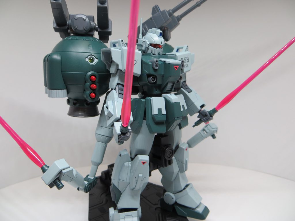 装備はサーベル×4、連装キャノン×2、3連装ミサイル×2、頭部胸部バルカン×4と結構重武装？これでEXAMが使えるなら…強いかも。