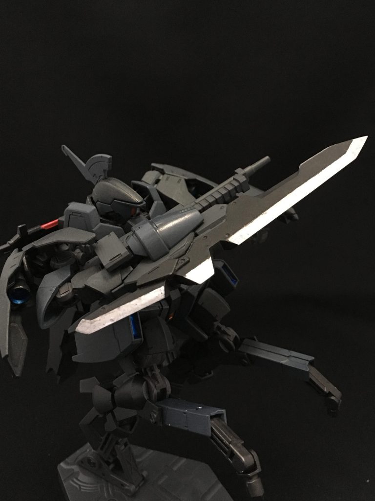 トルーパー形態、バスターソードを構えて。