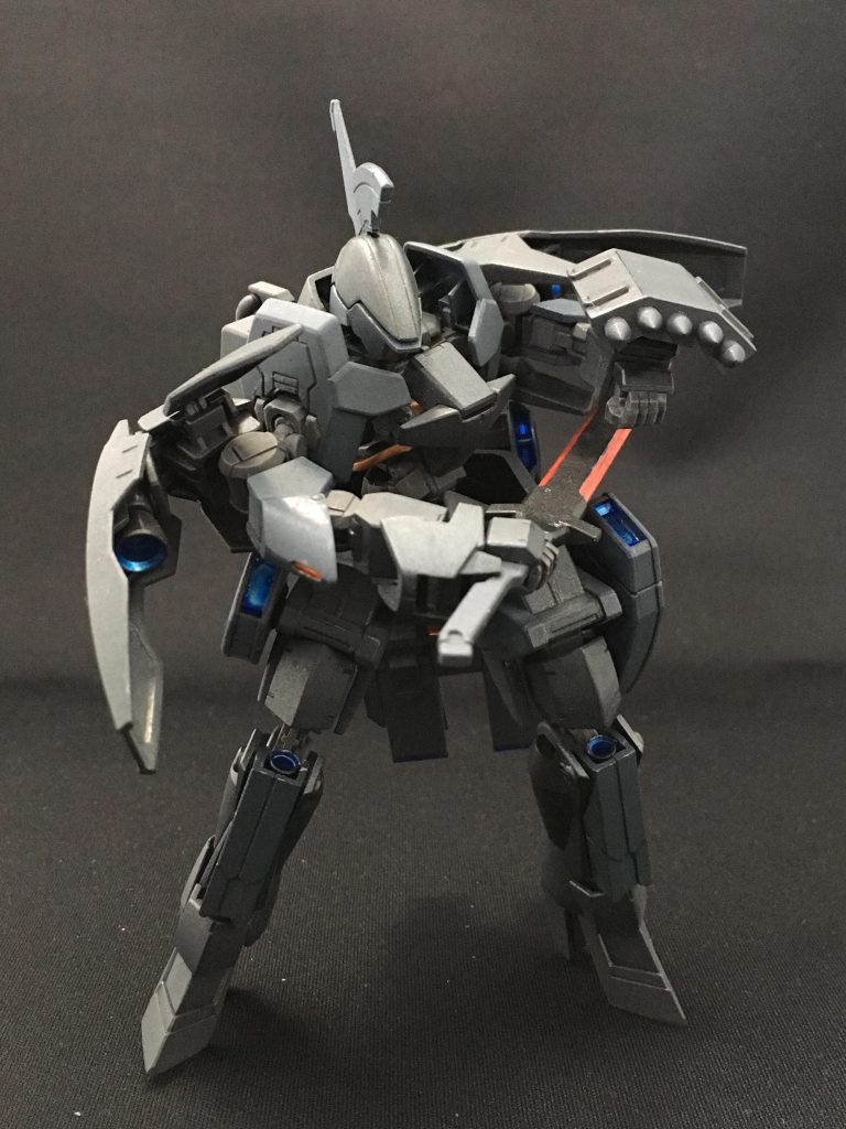 MS携帯、パイルシールドを構えて。