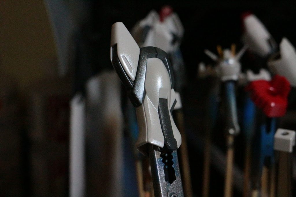 実はストライク本体はガラスパールを吹いています。
が……！初めてエアブラシで行うクリアコート（UVカット＋なめらかスムース）で希釈率が雑に…。
結果はアピールショット１を見てもおわかりの通り、ツヤも何もあったもんじゃねぇなっていう。
っていうか梨地になりましたよえぇ。