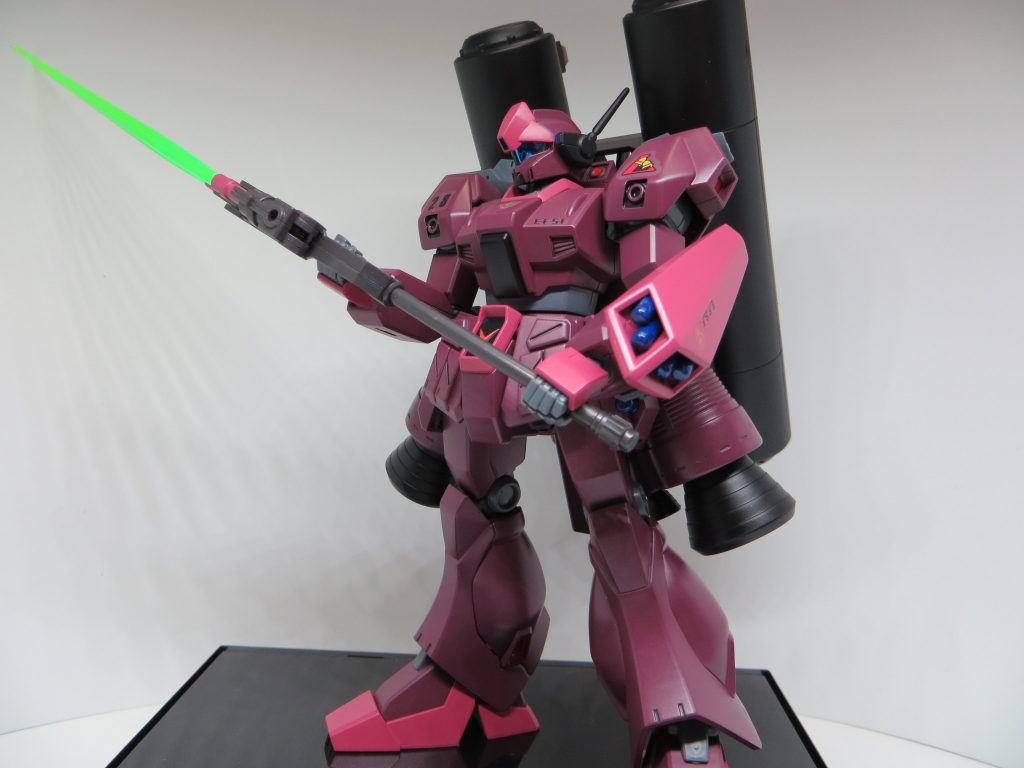 装備はジムストライカーよりツインビームスピアを拝借。シールドは他所に使用したため、ミサイル部分のみ残ってますｗ