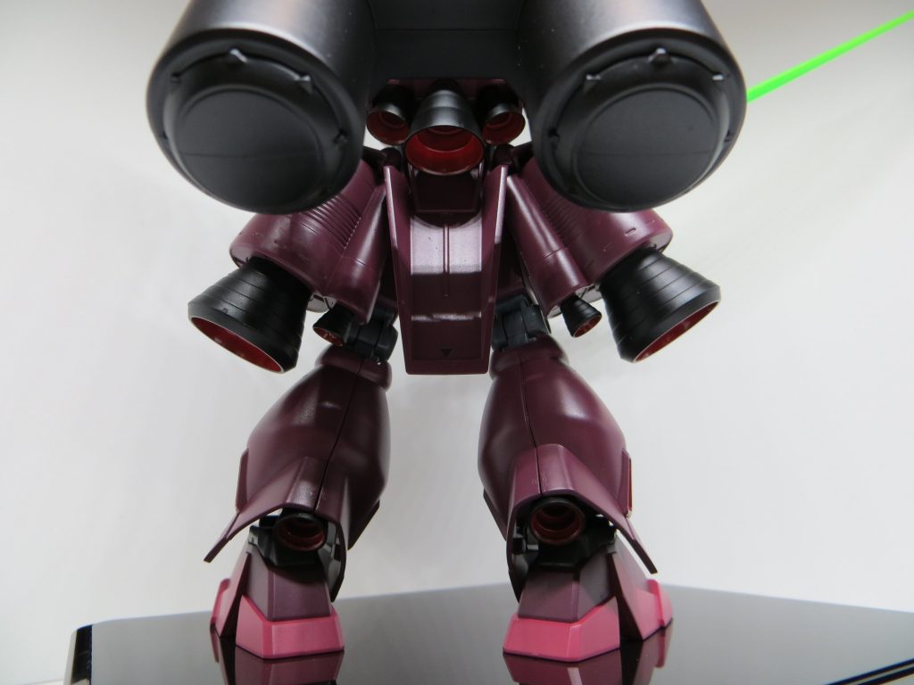 背面。プロペラントタンクがウィークポイントかも…。