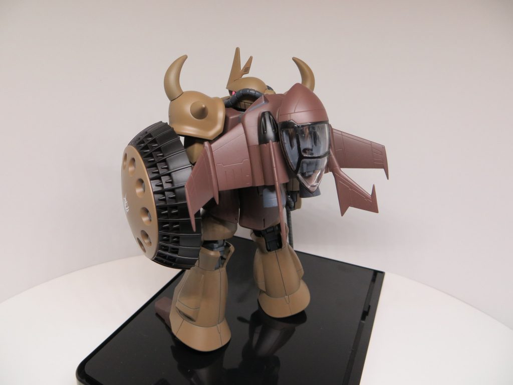 ドップを背負っています。偵察や支援、推進力としても使用できそうです。