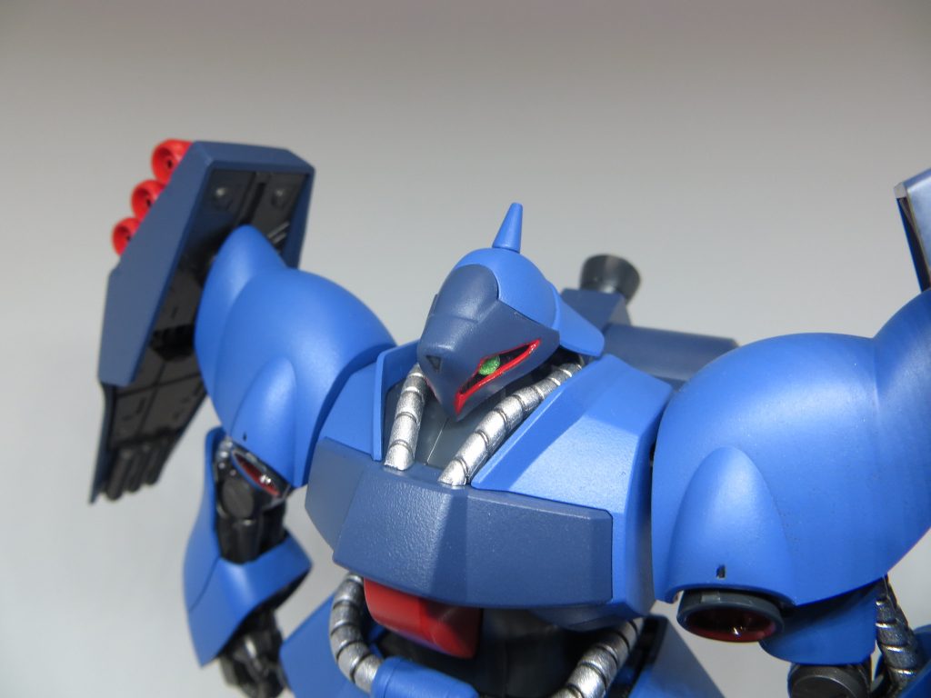 エナメル塗料の使用方法を知って間もないころ。色々使ってみたくて目元に縁取りをしてみました。