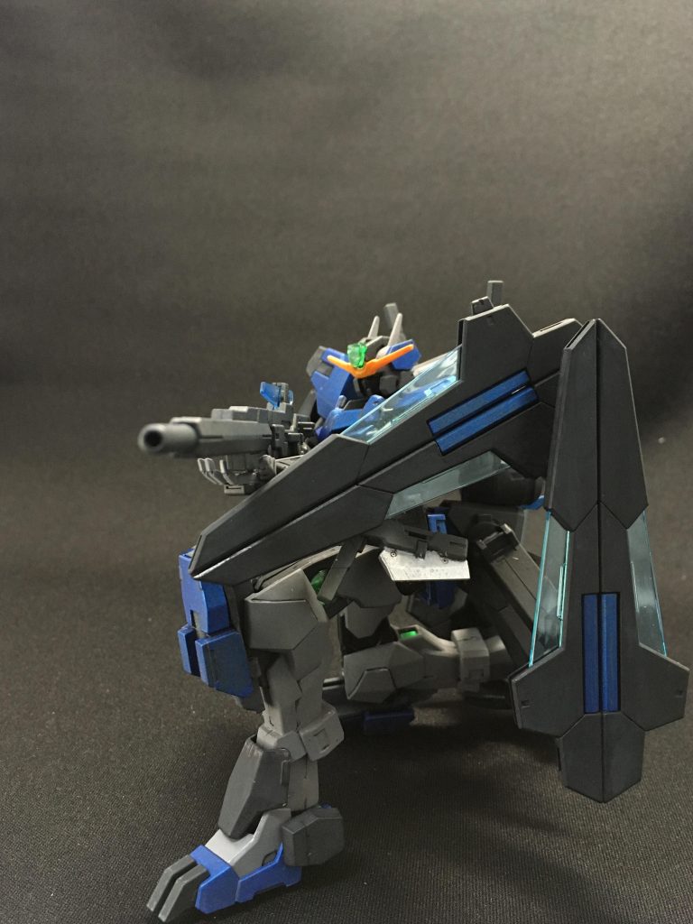 ポージング。ライフルビットをシールドとして膝立ち狙撃姿勢。