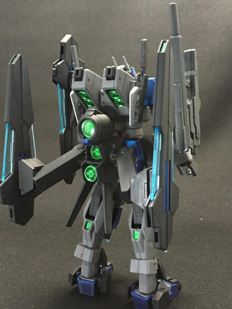 バックショット。ケルディムとサバーニャのバックパックをミキシングし、サバーニャのライフルホルスター懸架アームにライフルビットを接続可能にしてます。