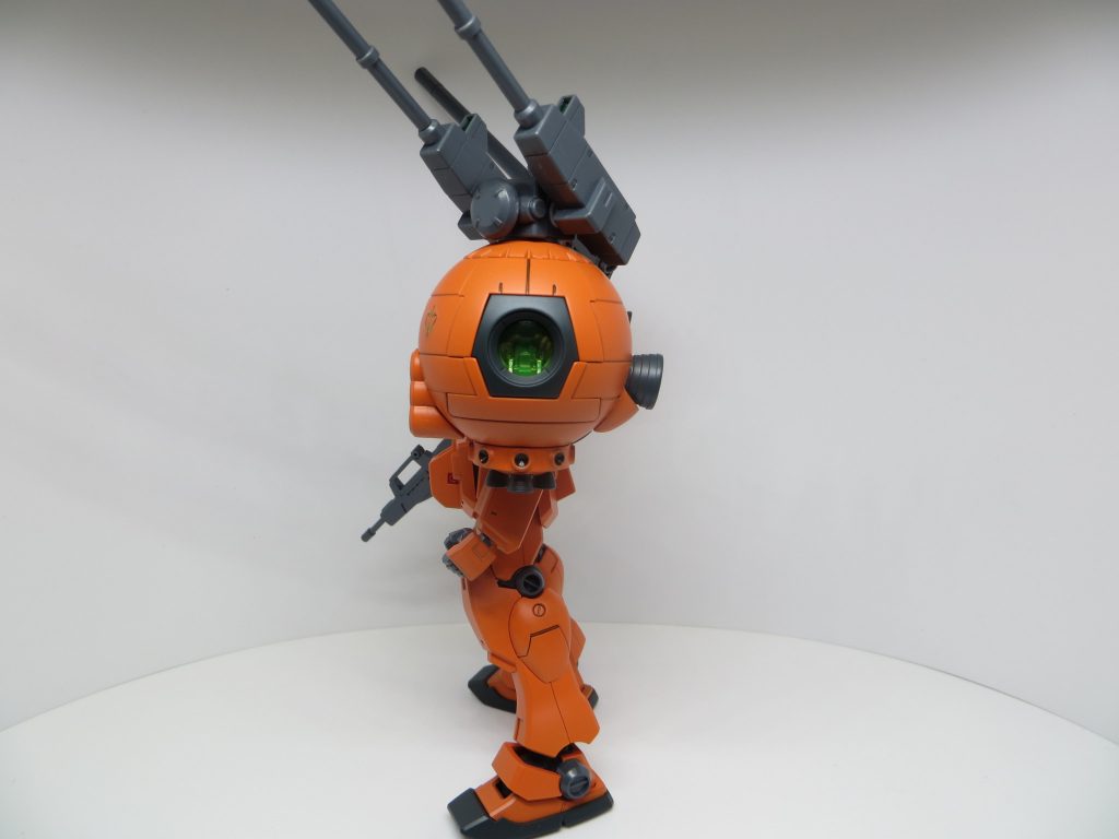 横から。まんまボールです。