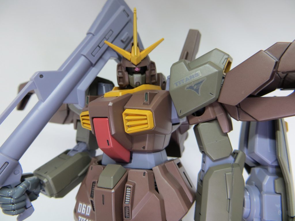 光の加減によりモノアイだとわかります。