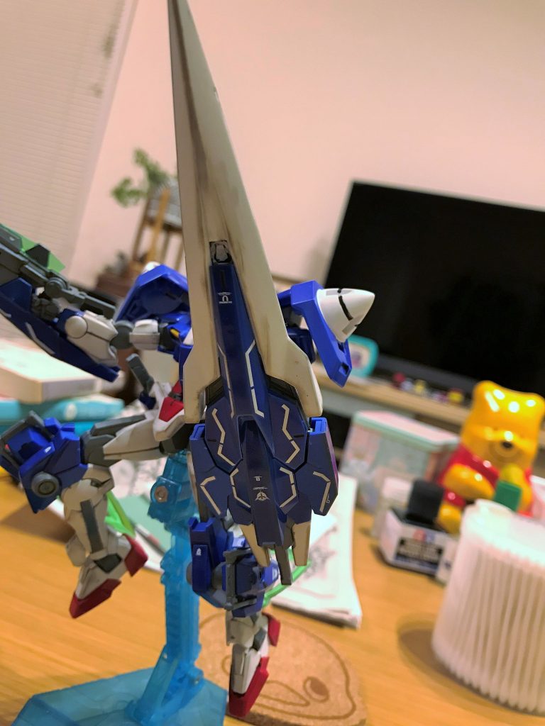 RGのダブルオー用のデカールを貼って、ちょっと豪華にしてみた。