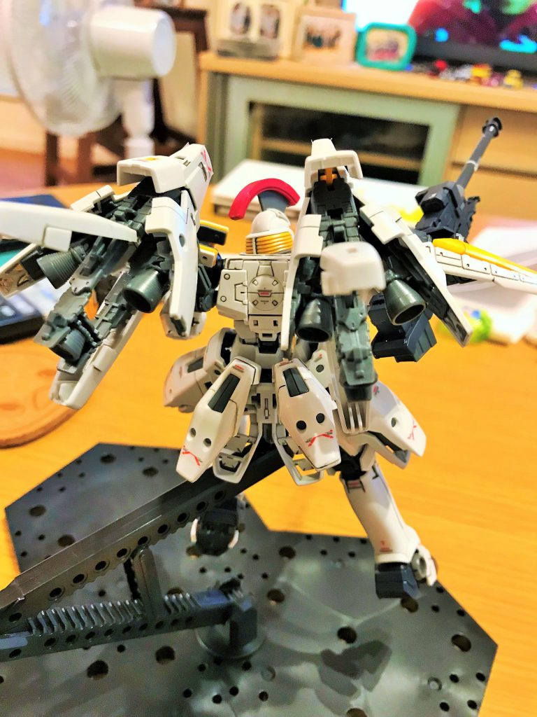 ブースター含め、背面のデザインが良い。