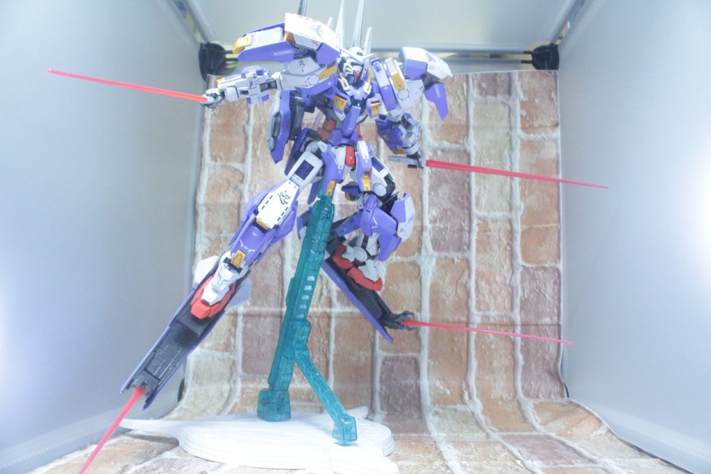 「流星の夜(メテオーアナハト)」にて大型アステロイドを切り裂いたGNビームサーベルとダッシュユニットからのビームサーベルによる〝四刀流‶