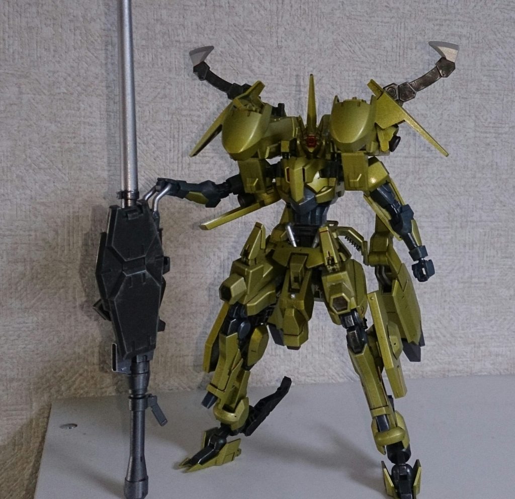 シルトランツェ  バトルスタイル

ジャスレイ派や海賊等、作業を妨害する者が近づくと「ちょっくら先方と話してくらぁ」と言って現場を離れる社長。そう彼は妨害してくる輩を潰しに出掛けるのである。