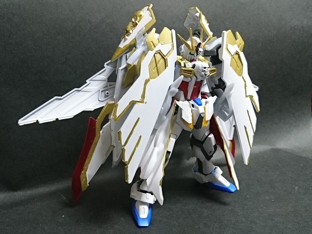 型式番号[CVS-X1］
ストライクガンダム･ブランシュフルドレス

当時プレミアムバンダイにて｢インパルスガンダムブランシュ｣が販売されていた際に名前と色に大きく影響を受け製作。

コンセプトはバックパック(＝以下BP)すらも武装として活用する。
という考えの元構成されている。