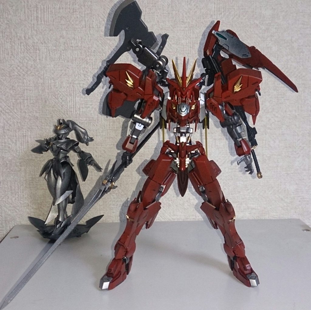 正面からです。
アヴァロンはアインとバエルのミキシングで、部分的に00コンで余ったヴレイブのパーツを使ってます。
火星の乙女はファルシアをメインにギャン子のツインテールと平手を使用、スカートはプラペーパーです。