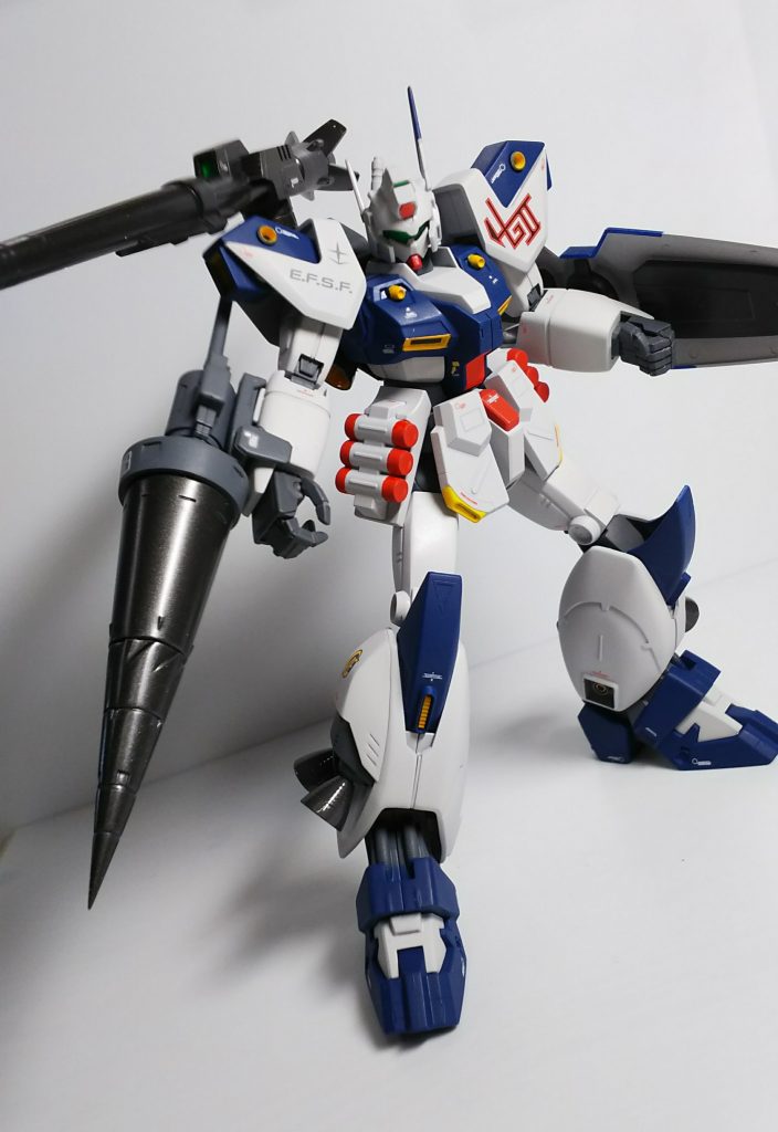 肩アーマーの独立可動と太ももロール軸追加でけっこう動きます