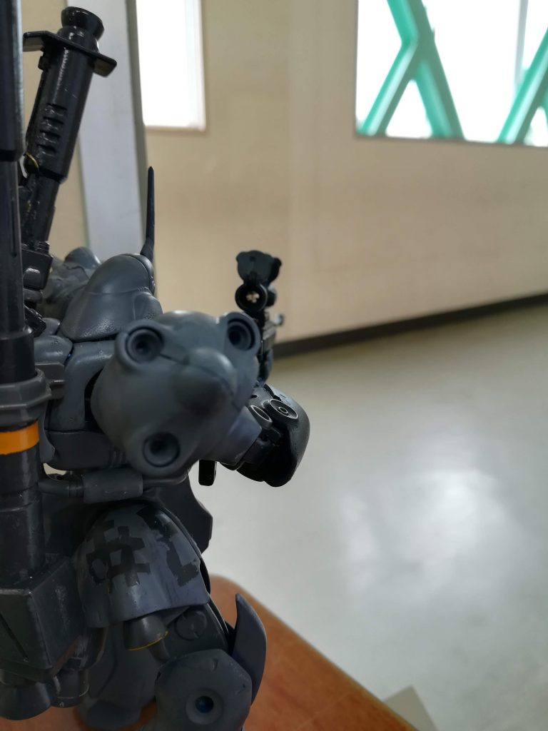 高所からの狙撃をイメージ

スコープは昔ながらの覗く感じ