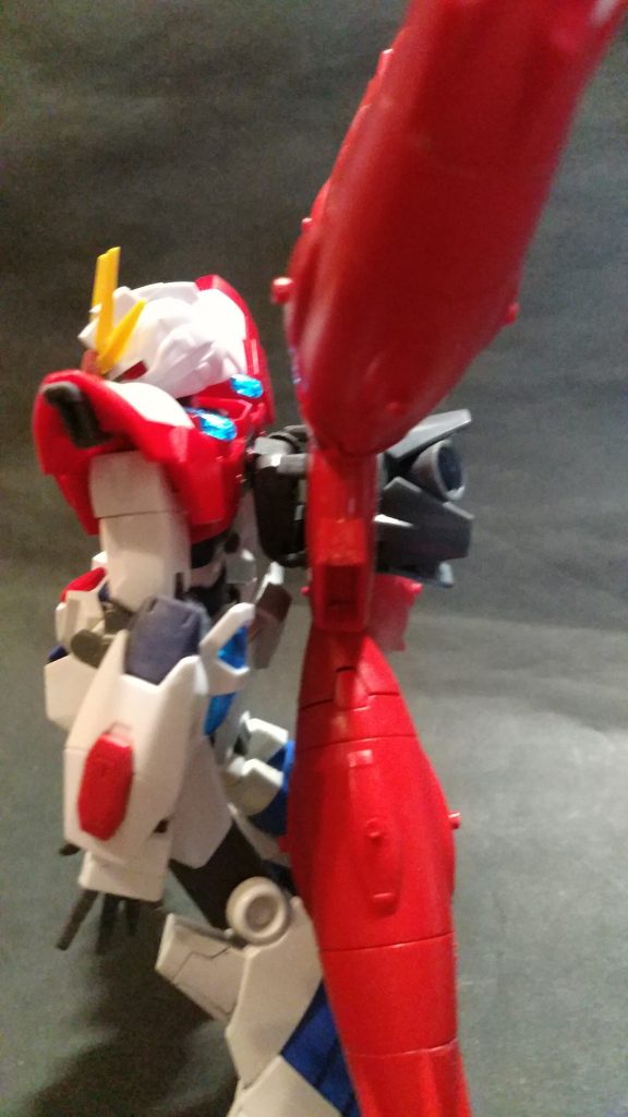 バックパックはコトブキヤの可動ジョイントで接続.