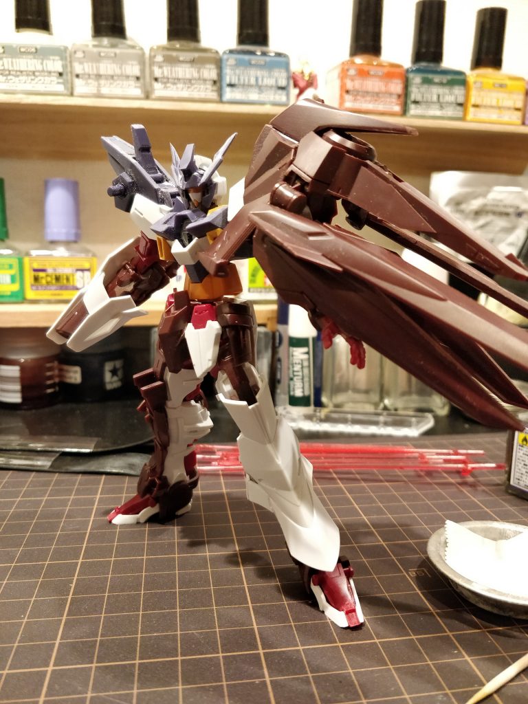 ノーネームの肩を左に持ってくるため、ネオジム磁石を使って脱着と角度変更を容易にしました。