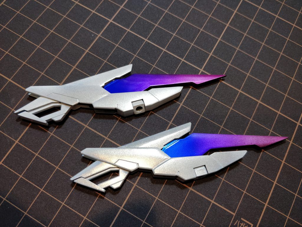 イグザ塗りによるグラデとホログラムでキラリとさせてます