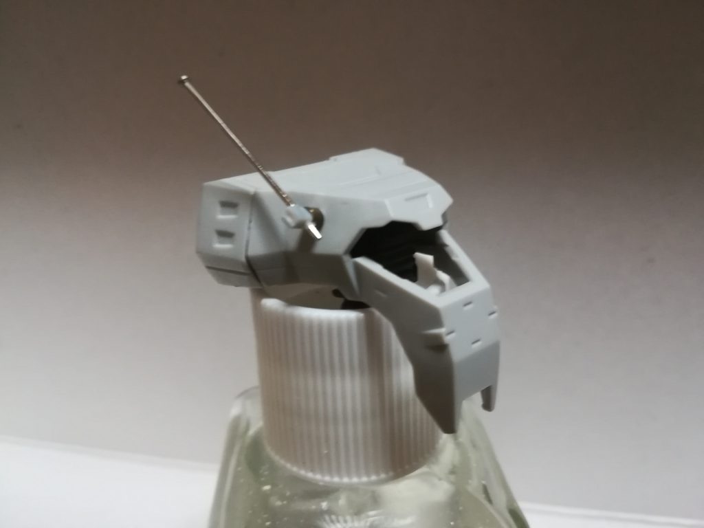 アンテナはプラ棒に標本針刺した簡単なものです