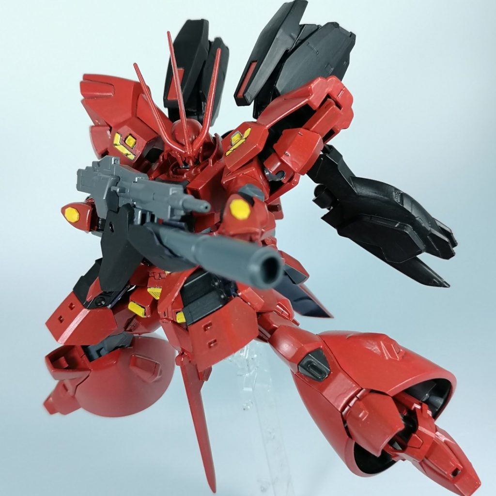 実弾キャノン付きのビームライフルは両手で構えられるようにしました
なんとなくシナンジュっぽいかもですね