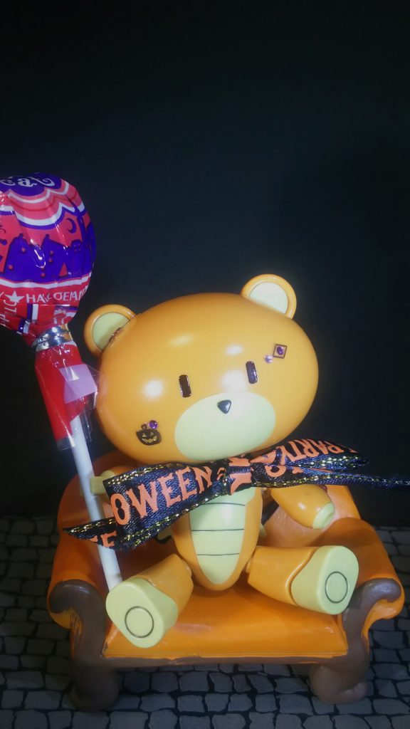 ハロウィン🎃ソファに座るプチッガイ