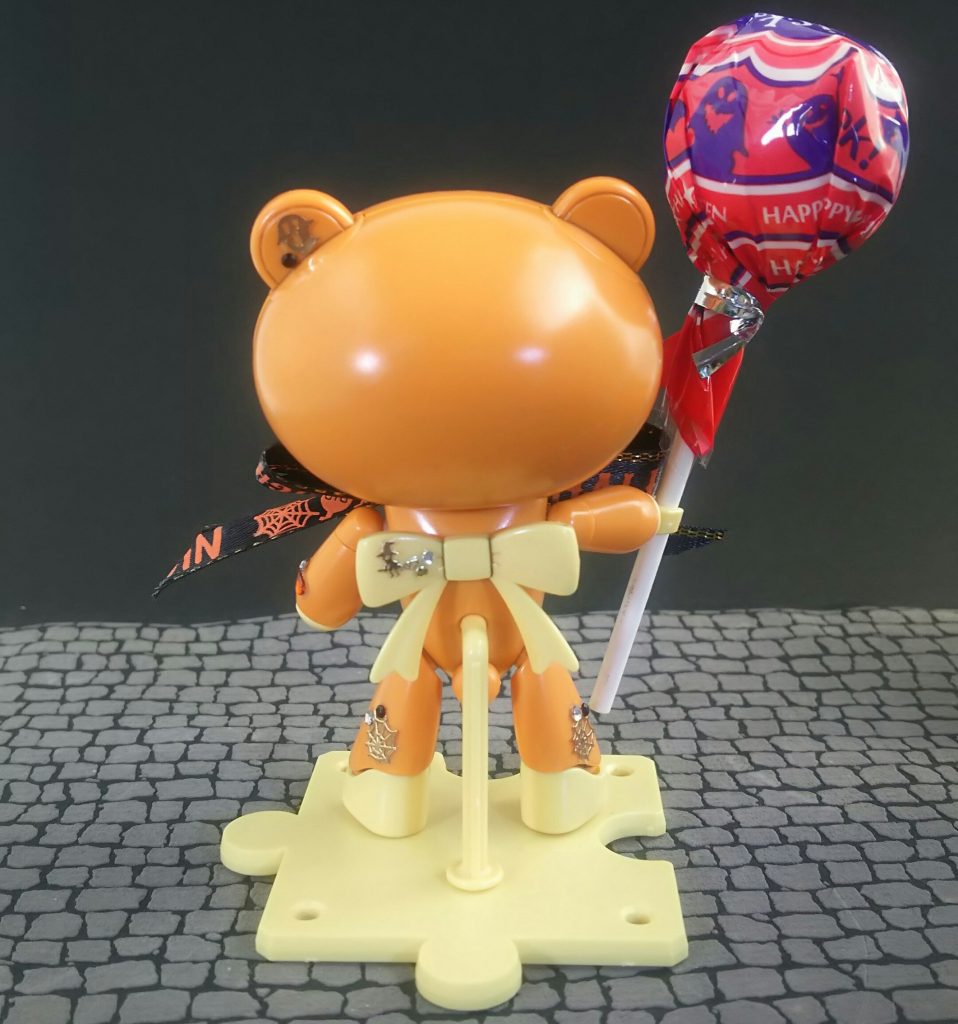 後ろから
ネイルシールを数枚貼りました。