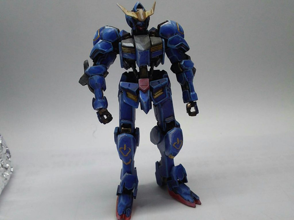 全体の外側にハイライト的に薄い青で縁取りして絵画の雰囲気を。