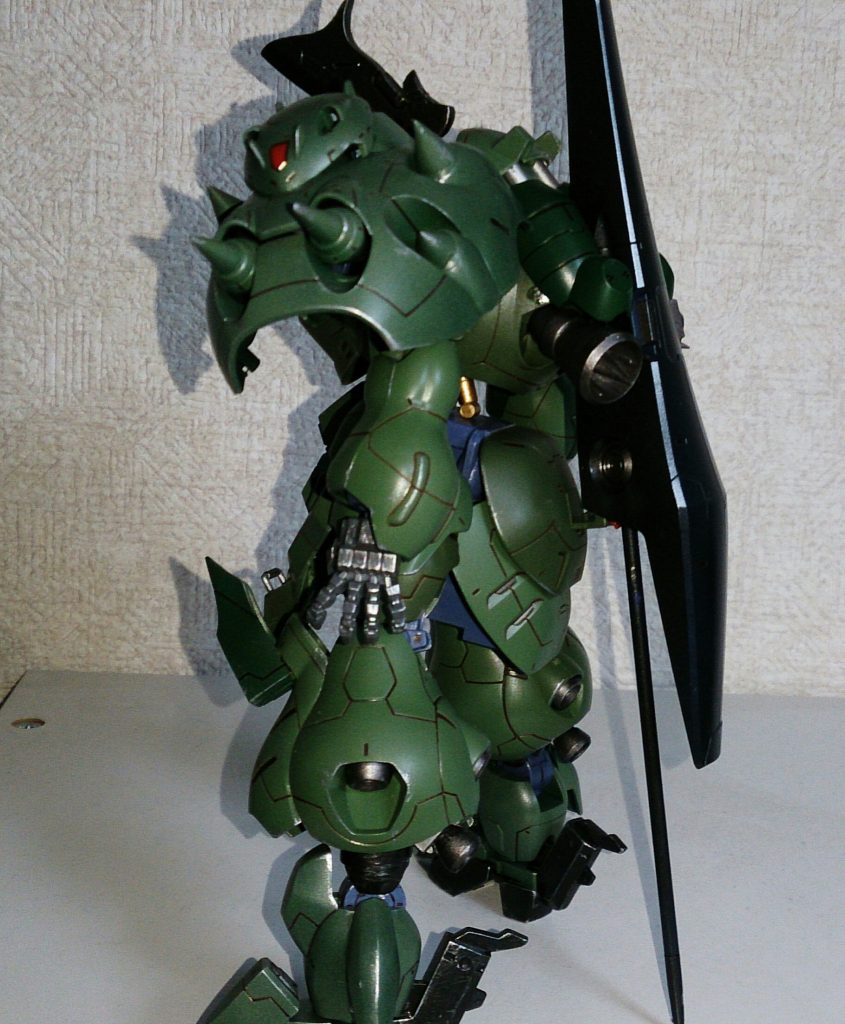 お気に入りポーズ&
ランスは腰にマウントできます。