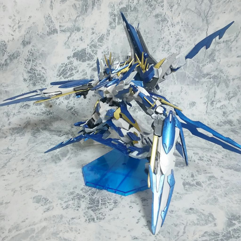 棺を意味するコフィンソードは二本の剣を収めている。