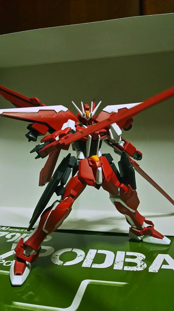 武器は腕についたソードのみ