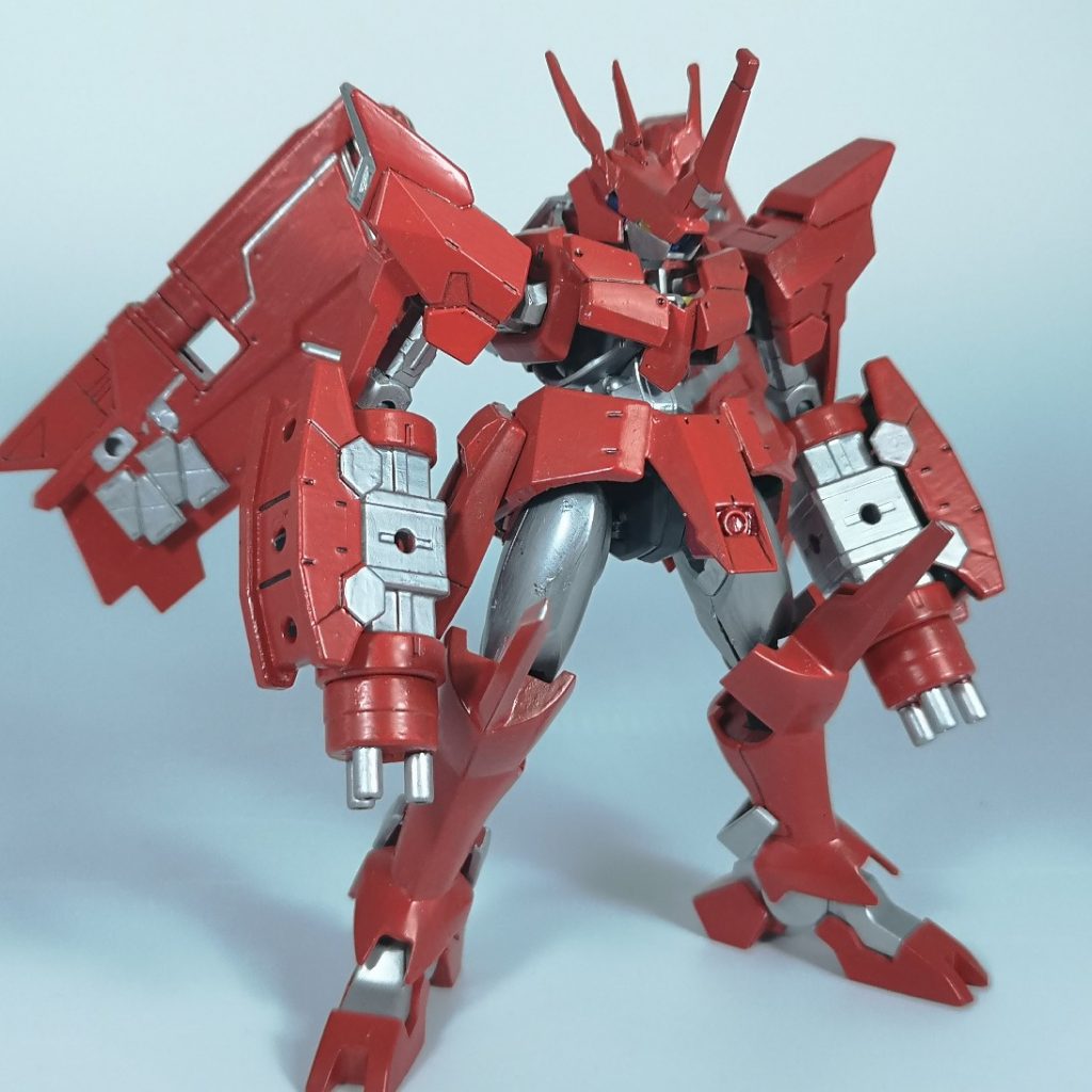 ブリッツグレイズ
グレイズに、デジモンシリーズに登場するブリッツグレイモンの要素を掛け合わせたガンプラ
腕部のプラズマステークによる格闘や、電撃を流し込み内部を破壊する攻撃を得意とする