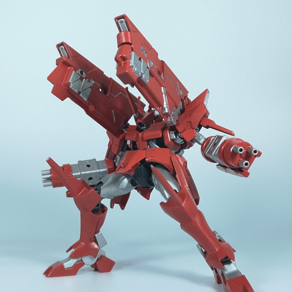 背部ウイングは、前方に構え大型キャノンとすることも可能！
これはブリッツグレイモンにもあるギミックで、これを再現したいがためにフルドドを利用させてもらいました