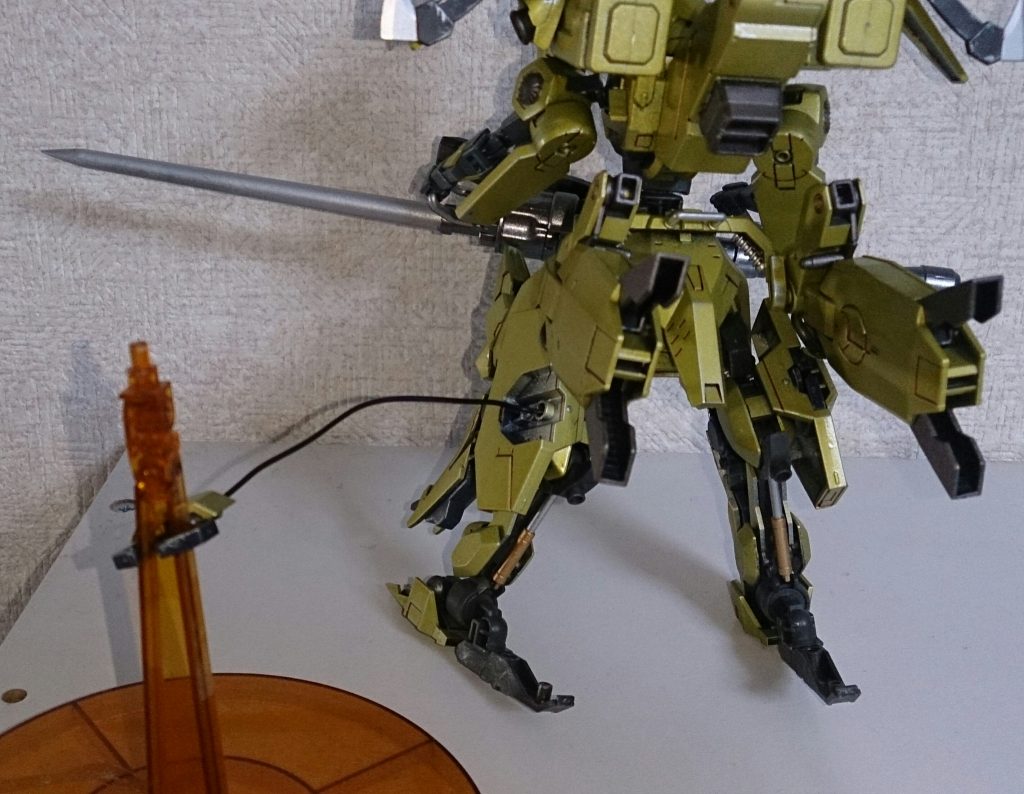 機体固定、モビルワーカー牽引及び捕縛用ワイヤークロー